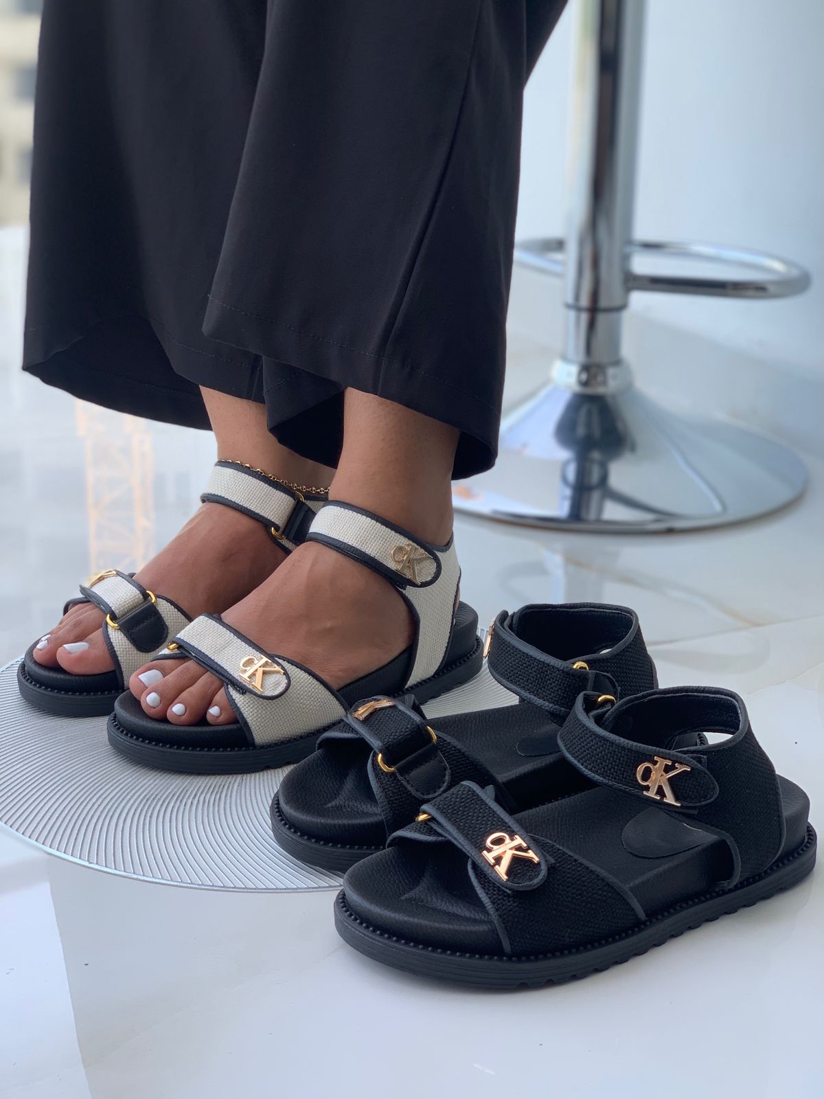 Sandalia Calvin Klein Cierre Mágico