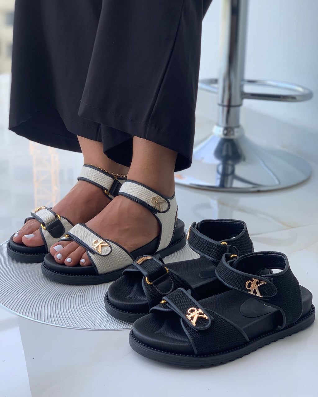 Sandalia Calvin Klein Cierre Mágico