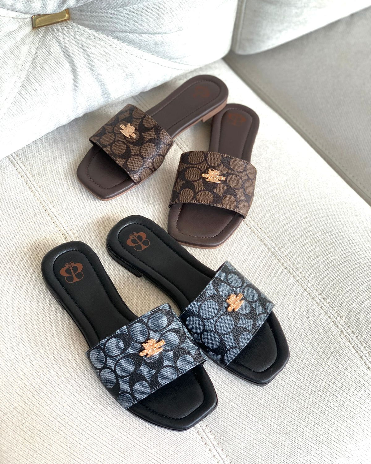 Sandalia plana Coach