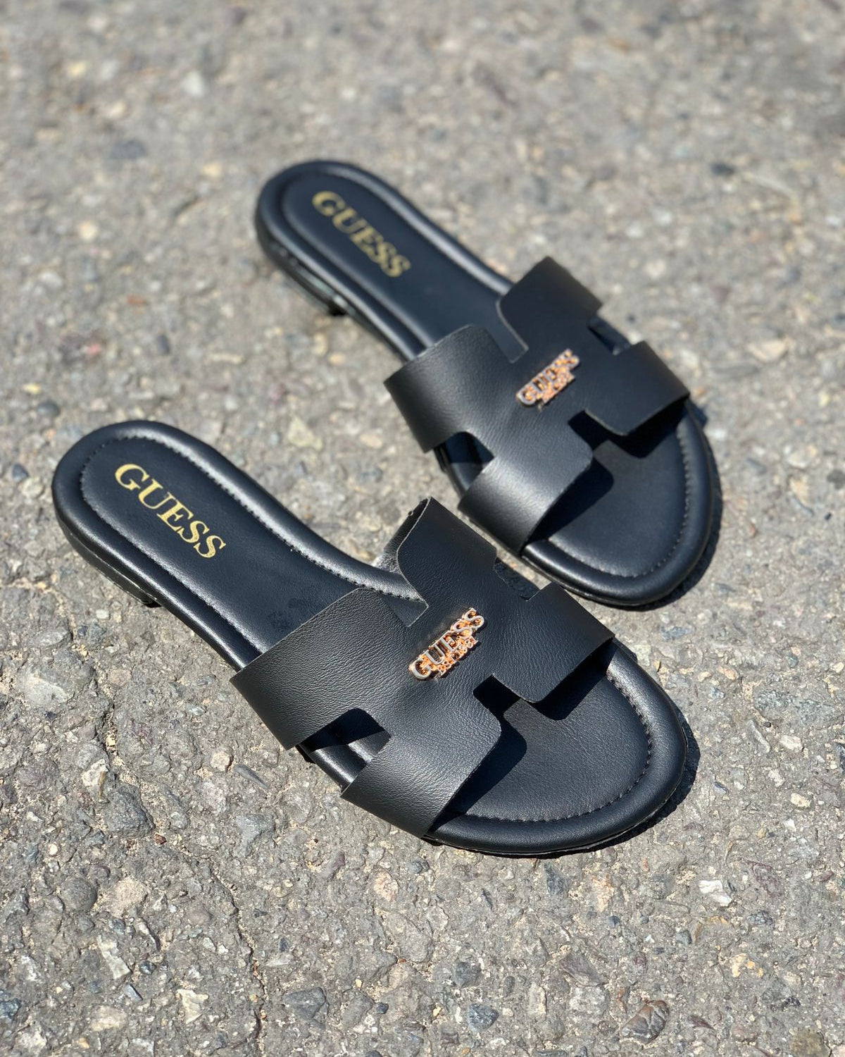 Sandalia plana Guess H