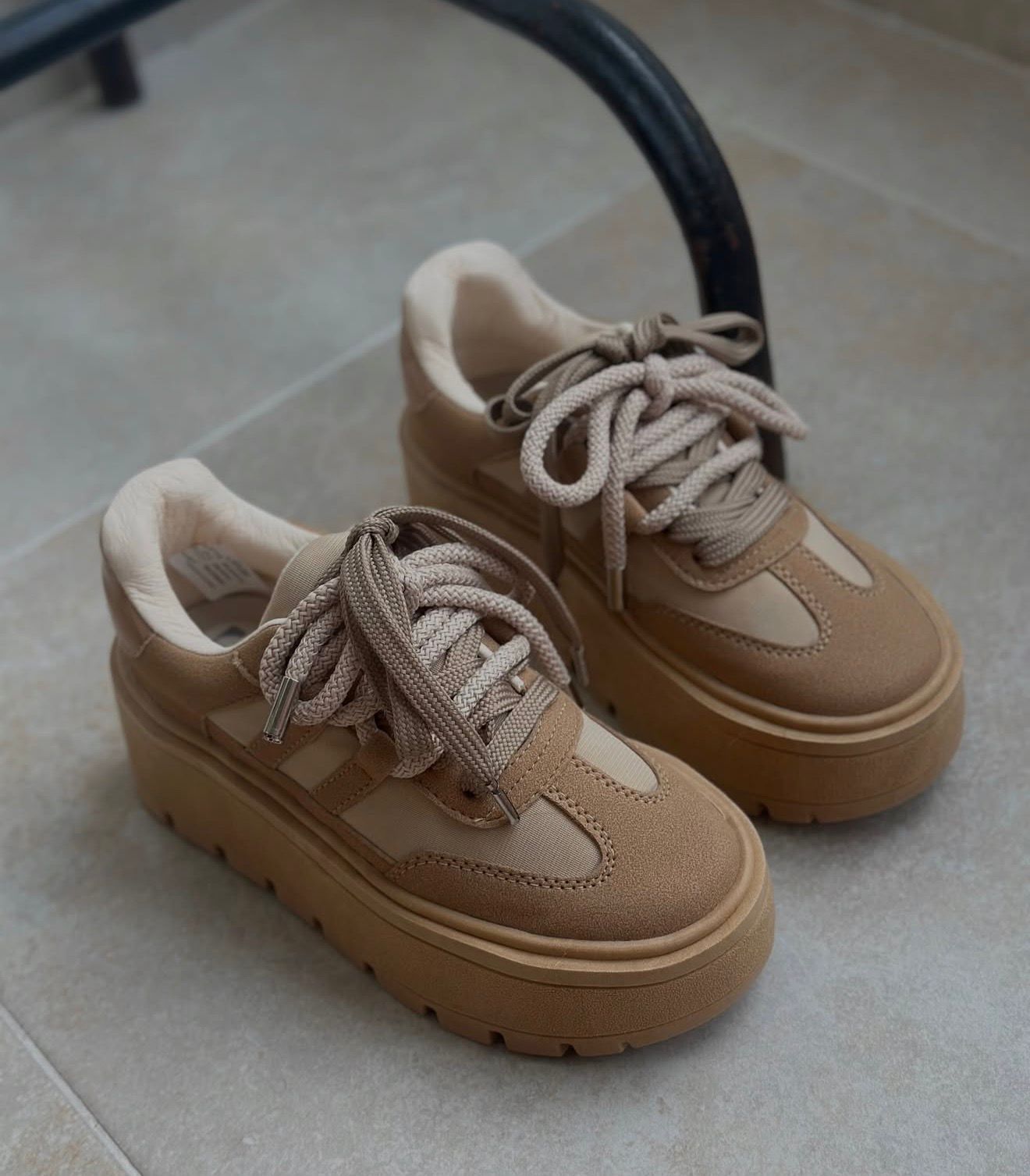 Tennis Caramelo